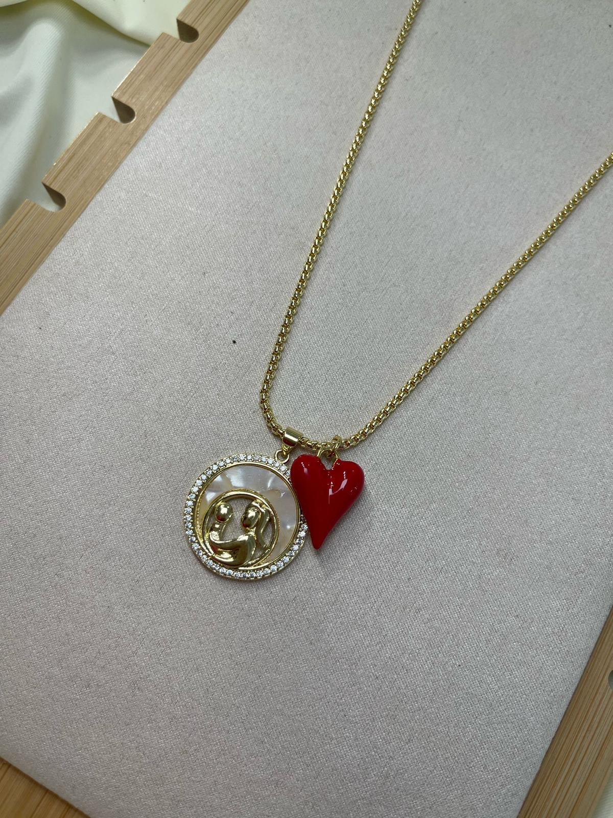 Cadena Amor de Mamá