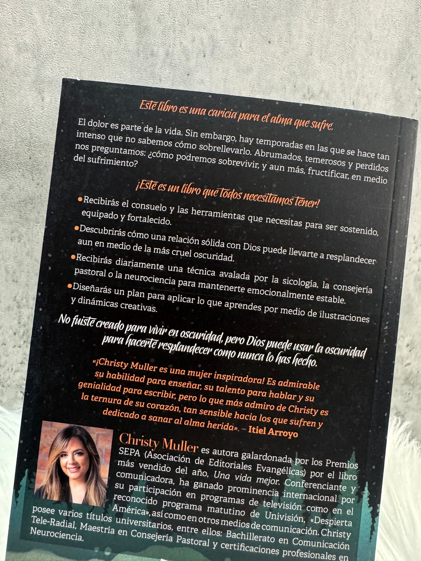 En la oscuridad ¡Prevalecerás!