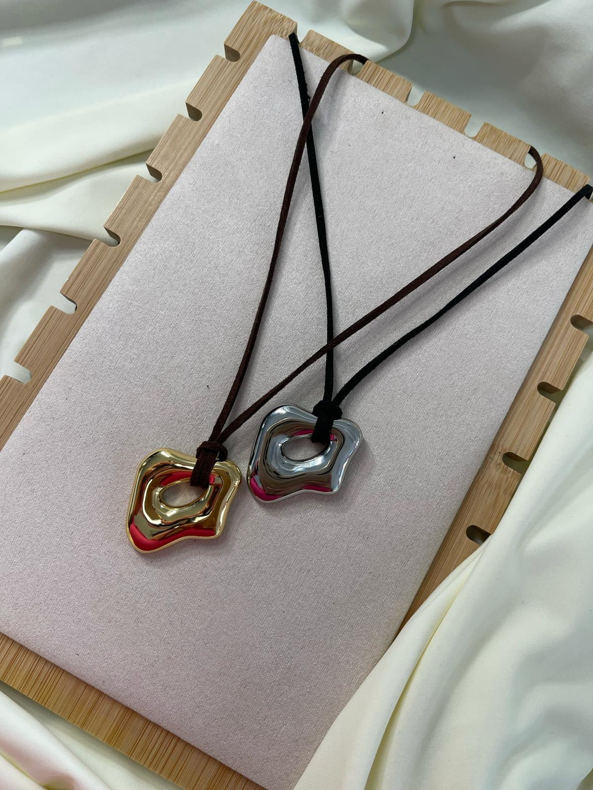 Asimetric long neclacke