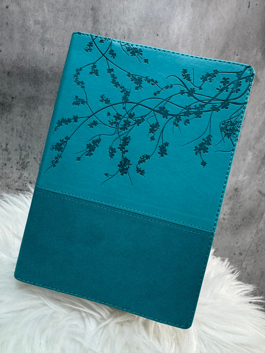 Biblia de la mujer Conforme al corazón de Dios