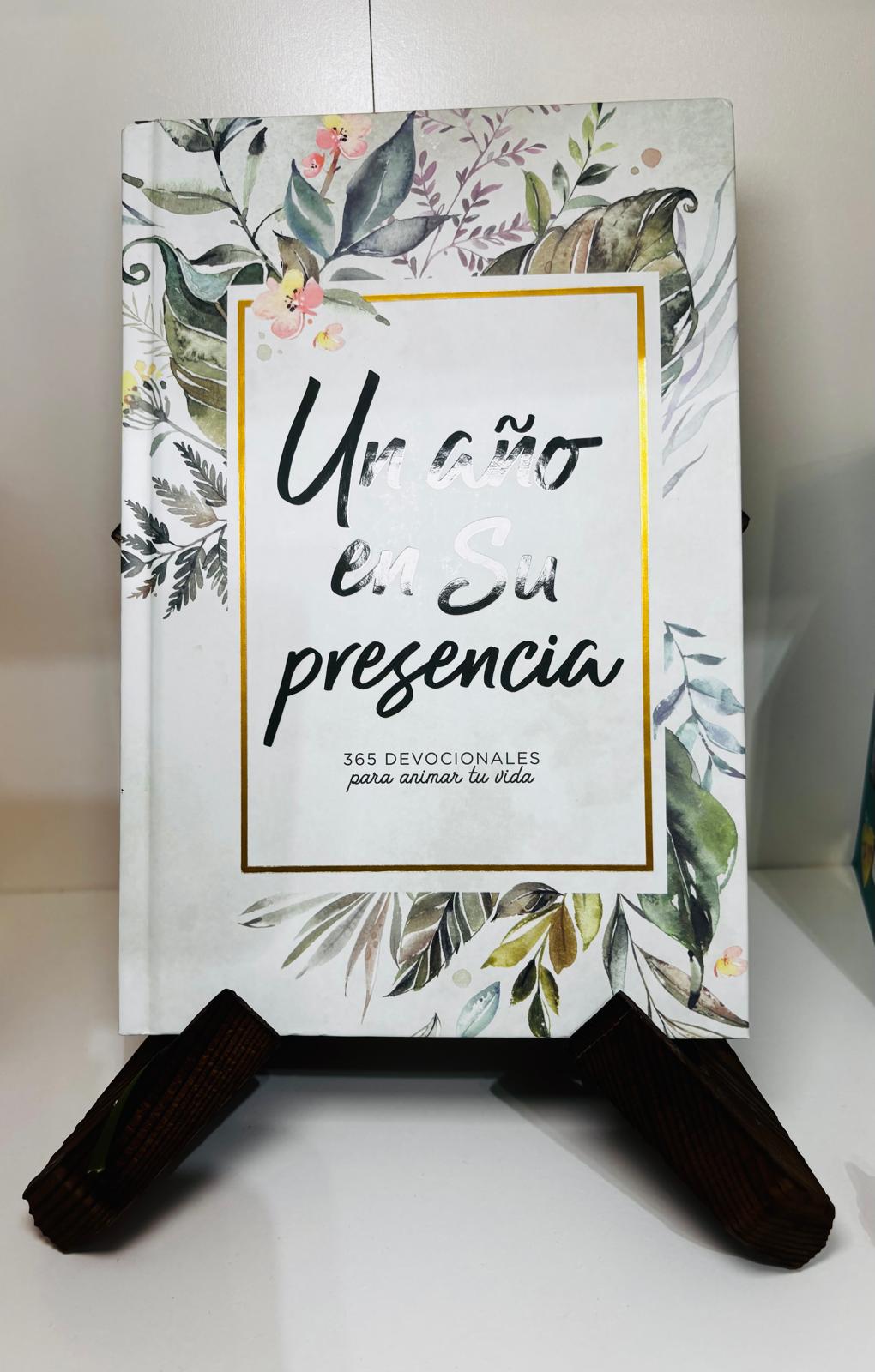 Un año en su presencia