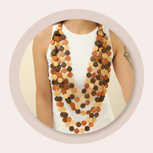 Collar artesanal en madera
